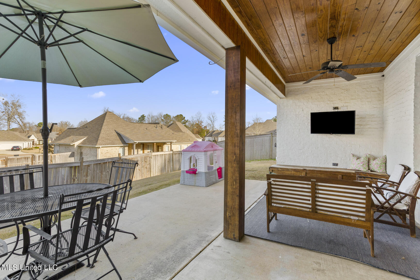 135 Hampton Ridge Madison, MS 39110 - Photo 30 of 35 Awesome Outdoor Living Spaces