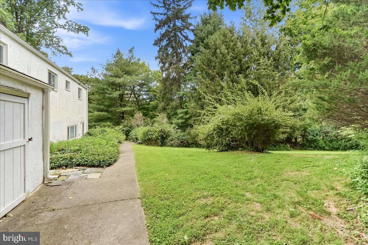 1336 Lindsay Lane Rydal, PA 19046 - Photo 38 of 44 Rear Yard
