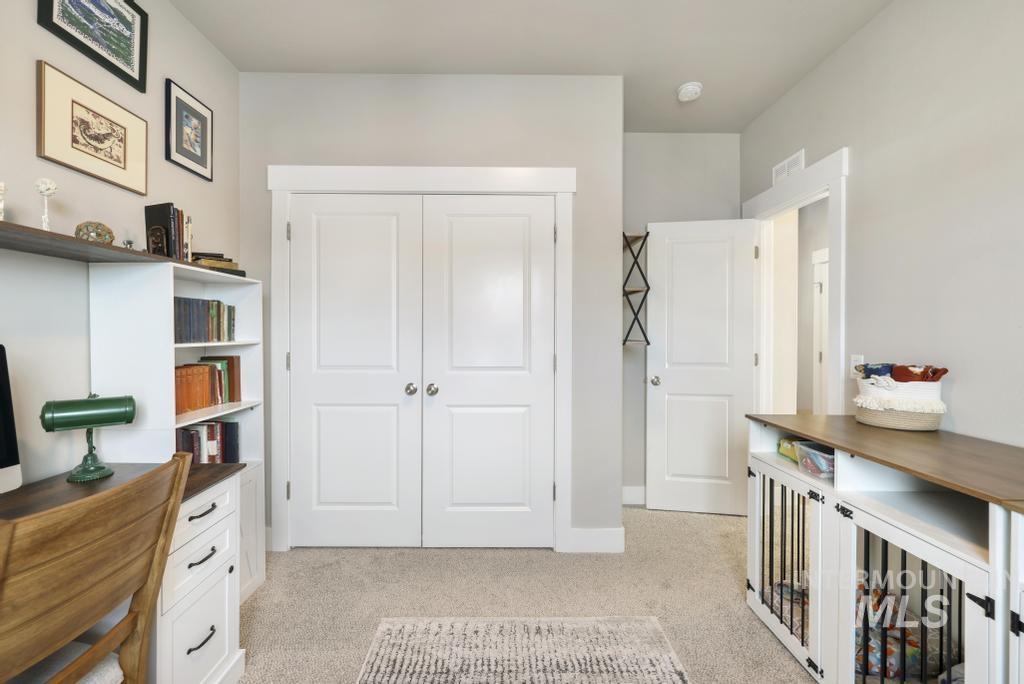 1020 13th Street Rupert, ID 83350 - Photo 25 of 30 Home office with light colored carpet
