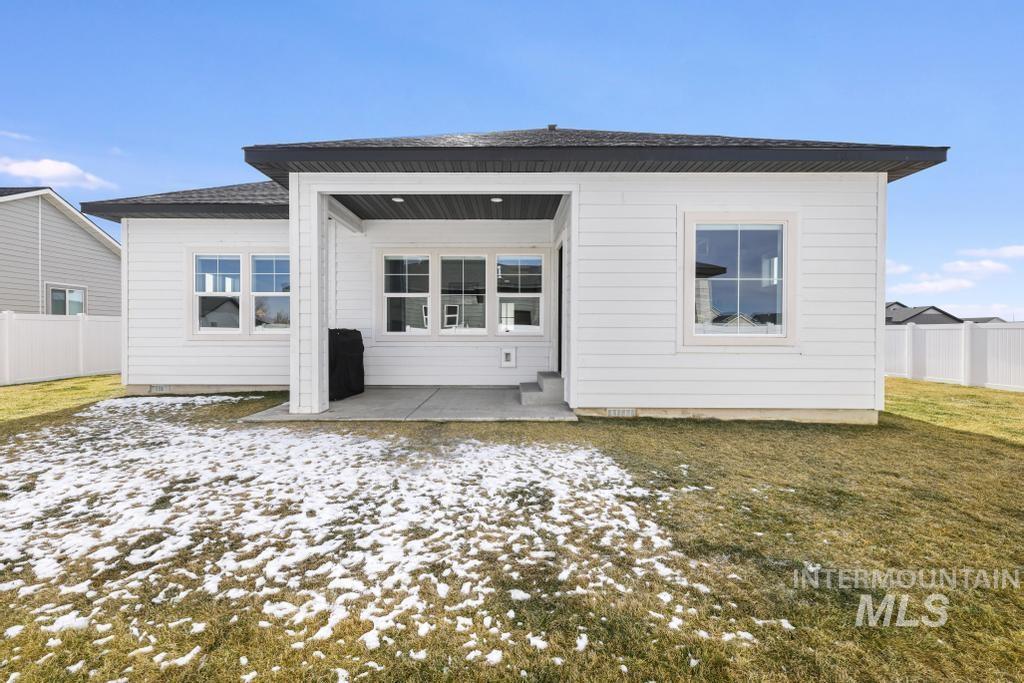 1020 13th Street Rupert, ID 83350 - Photo 29 of 30 Rear view of property featuring a patio