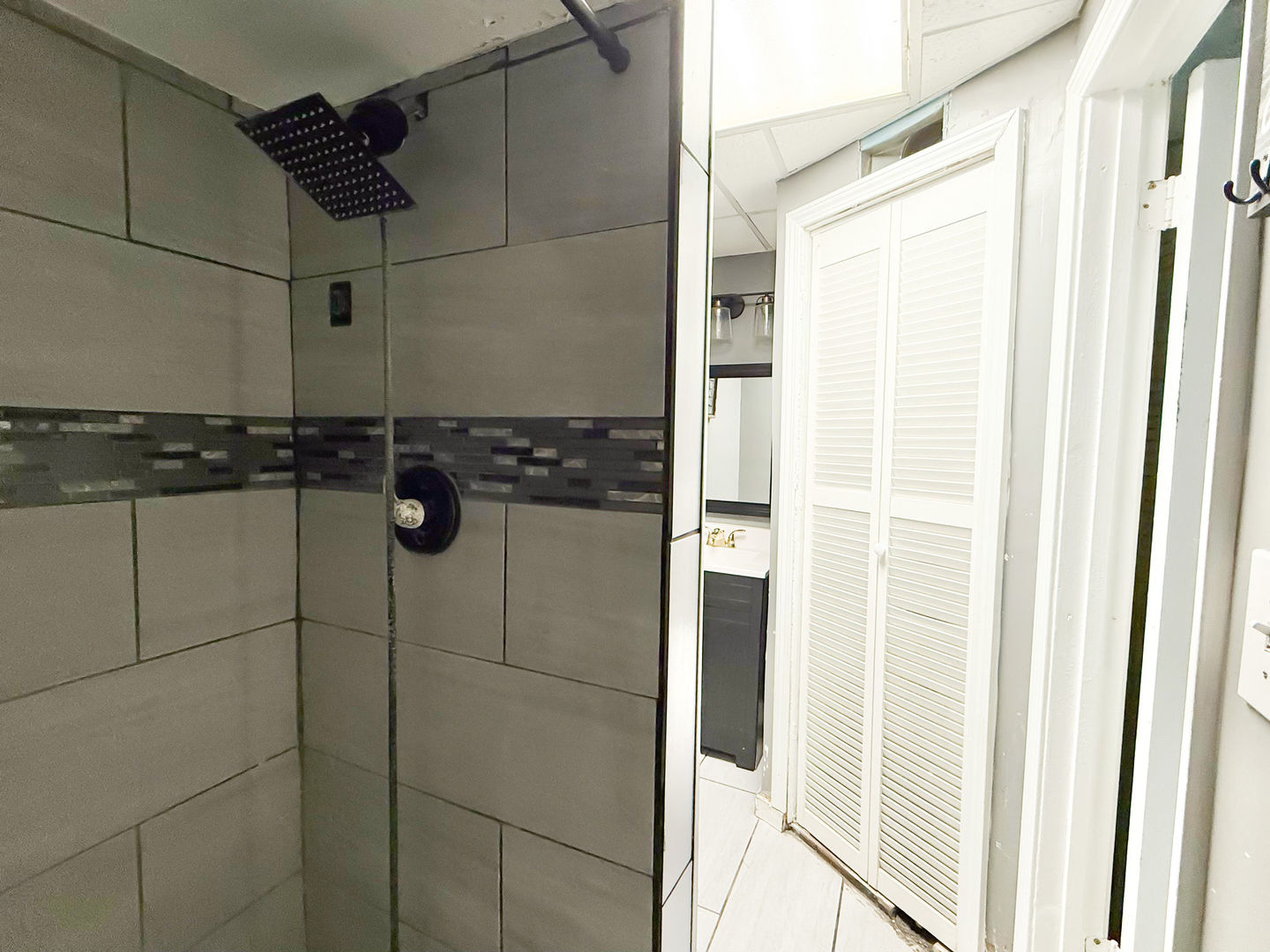 107 Arcadia Avenue Romeoville, IL 60446 - Photo 21 of 51 a bathroom with a shower