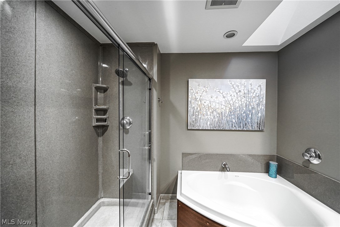 17592 Ridge Creek Road Strongsville, OH 44136 - Photo 28 of 35 Master Bath