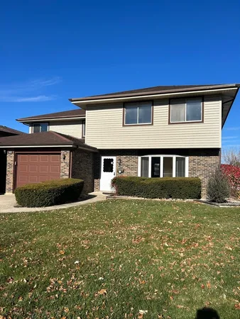 $2,500 | 626 Terry Court, Unit A, Roselle, IL 60172