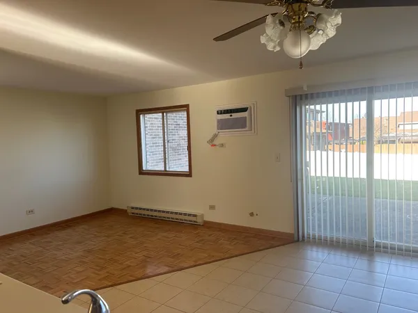 $2,500 | 626 Terry Court, Unit A, Roselle, IL 60172