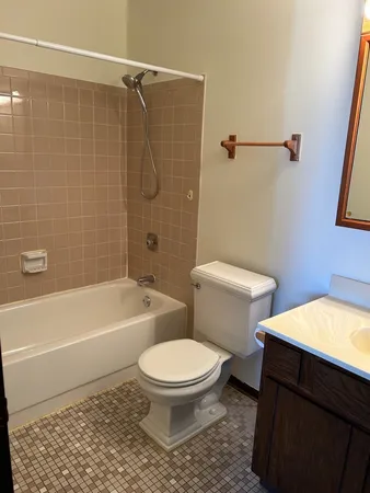$2,500 | 626 Terry Court, Unit A, Roselle, IL 60172