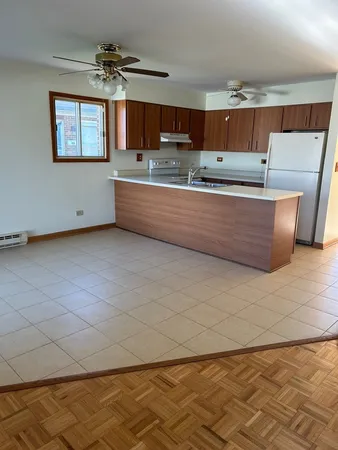 $2,500 | 626 Terry Court, Unit A, Roselle, IL 60172