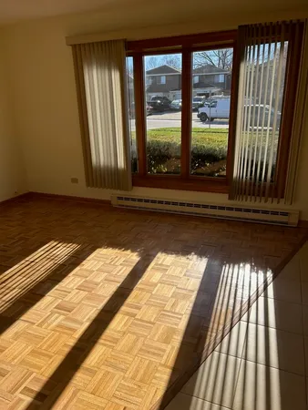 $2,500 | 626 Terry Court, Unit A, Roselle, IL 60172