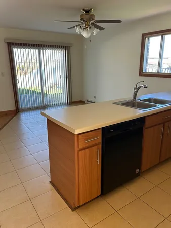 $2,500 | 626 Terry Court, Unit A, Roselle, IL 60172