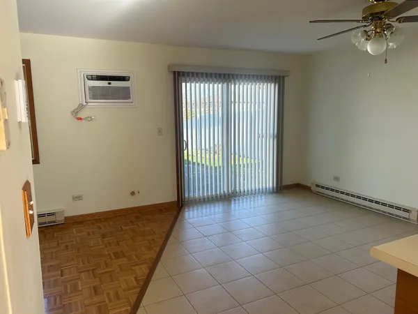 $2,500 | 626 Terry Court, Unit A, Roselle, IL 60172