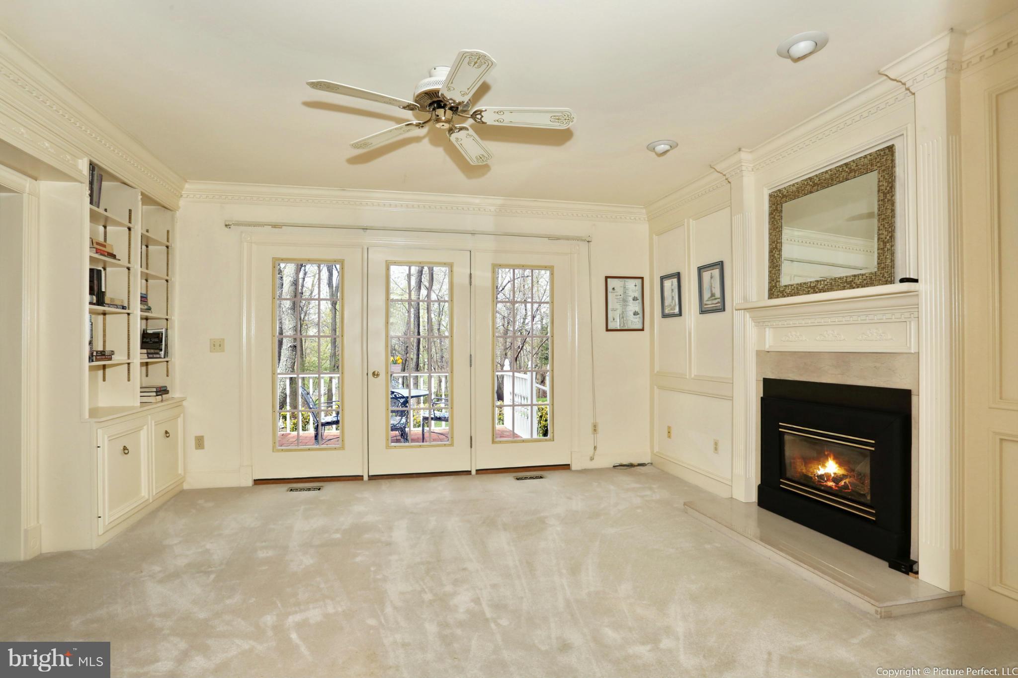 5470 South Renn Road Frederick, MD 21703 - Photo 11 of 30 Living Room