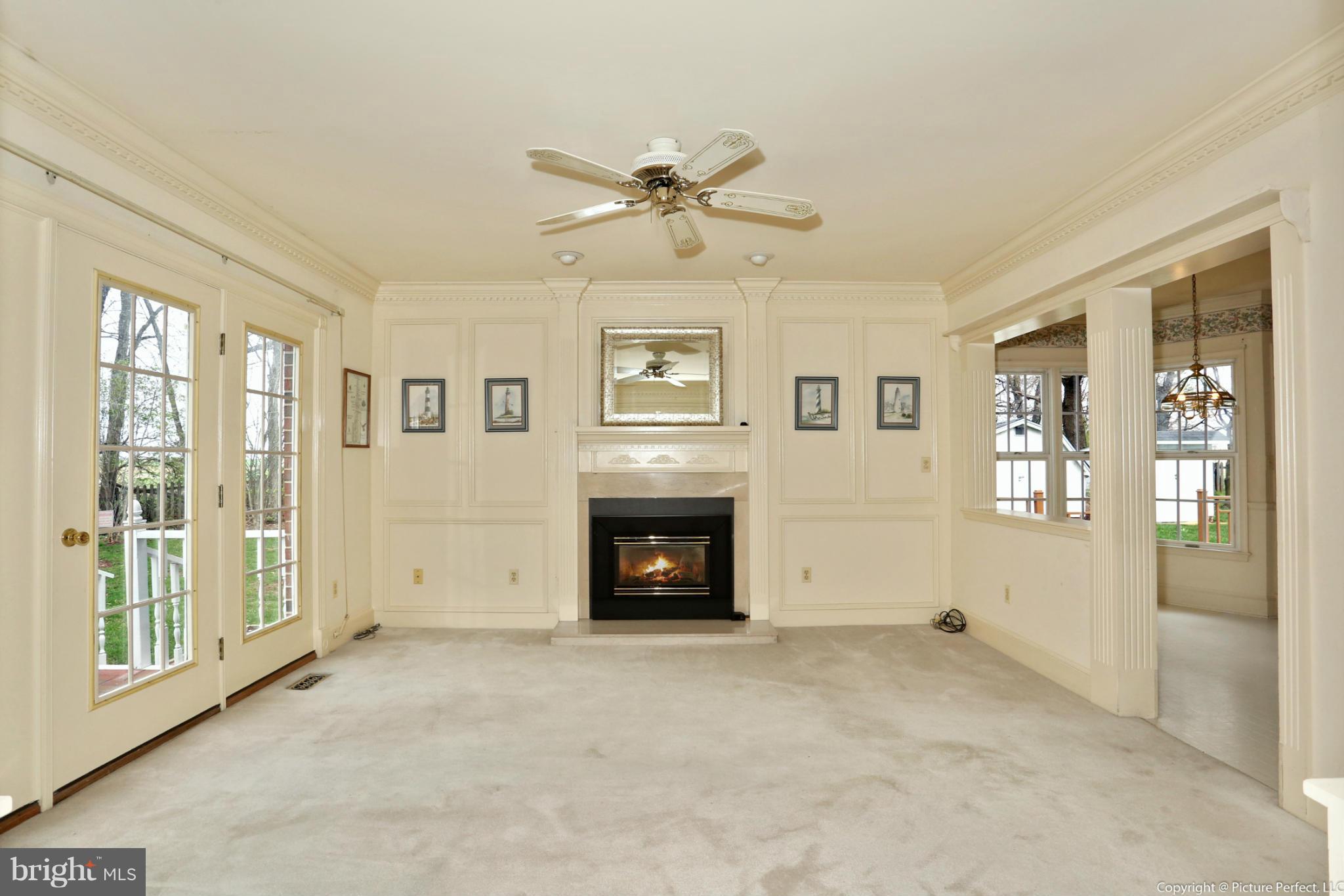 5470 South Renn Road Frederick, MD 21703 - Photo 10 of 30 Living Room