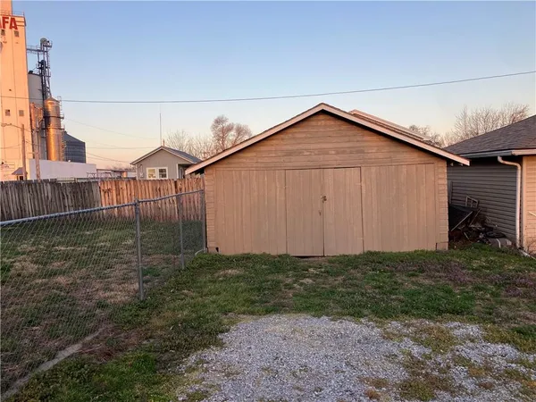 $169,900 | 2118 Walnut Street, Higginsville, MO 64037