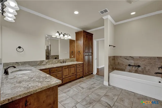 $565,000 | 948 Hudson Lane, New Braunfels, TX 78130