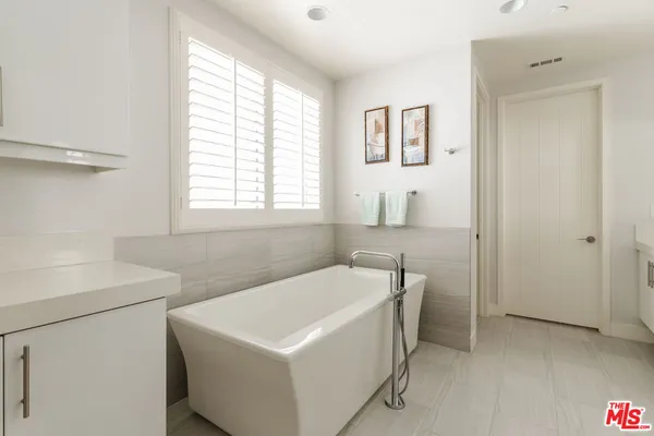 $2,250,000 | 12655 Sandhill Lane, Unit 2, Playa Vista, CA 90094