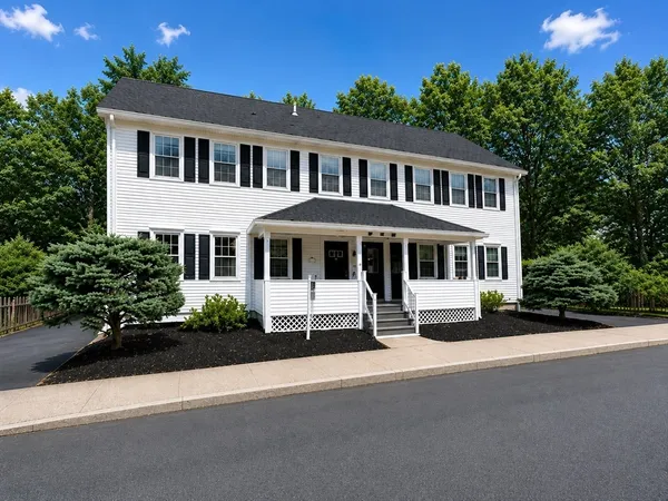 $3,900 | 36 Center Street, Unit B, Andover, MA 01810