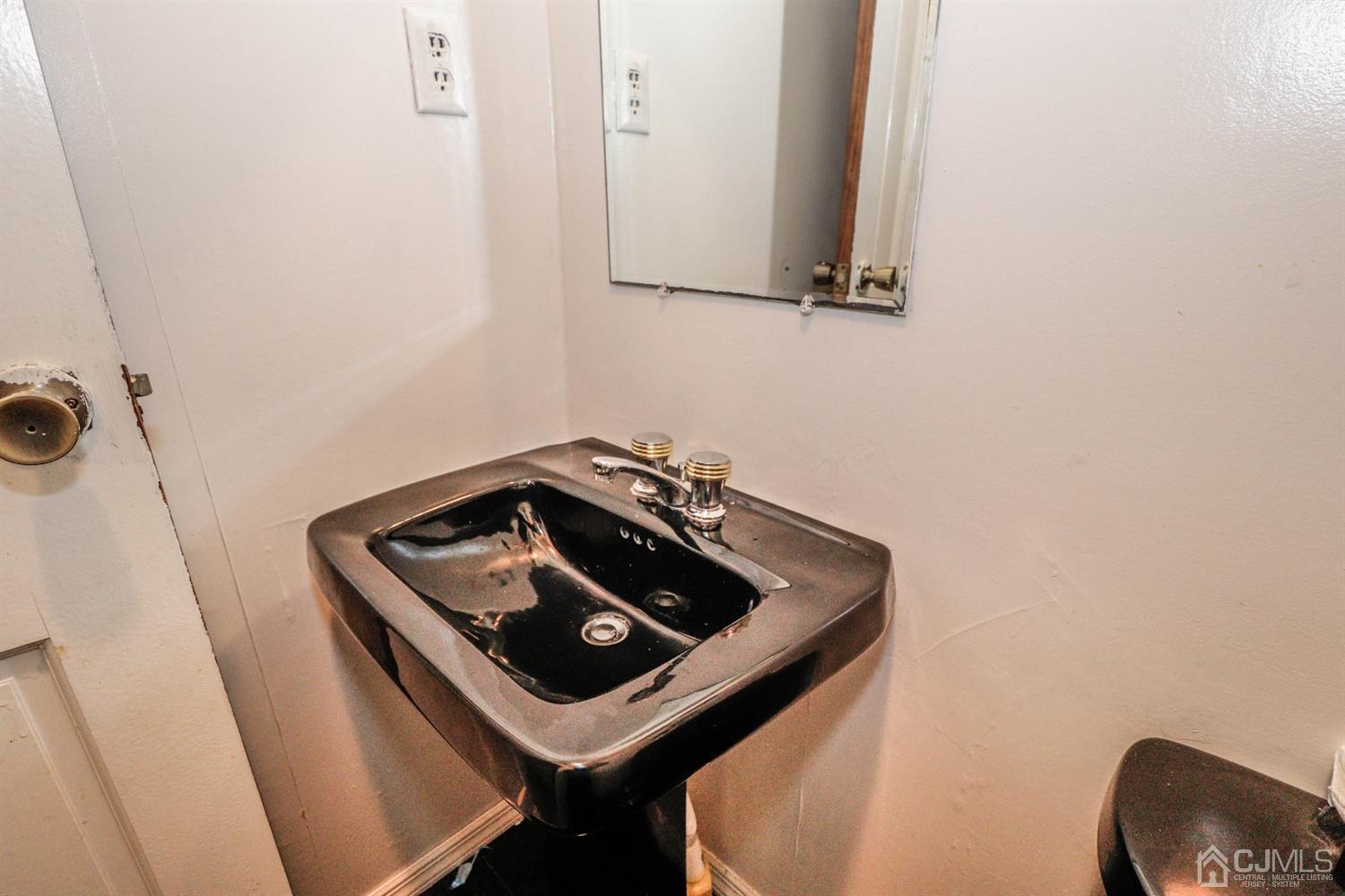 348 Lunar Road Piscataway, NJ 08854 - Photo 20 of 33 a bathroom with a sink and a stove