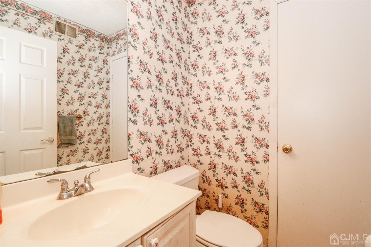 348 Lunar Road Piscataway, NJ 08854 - Photo 21 of 33 a bathroom with a sink and a toilet