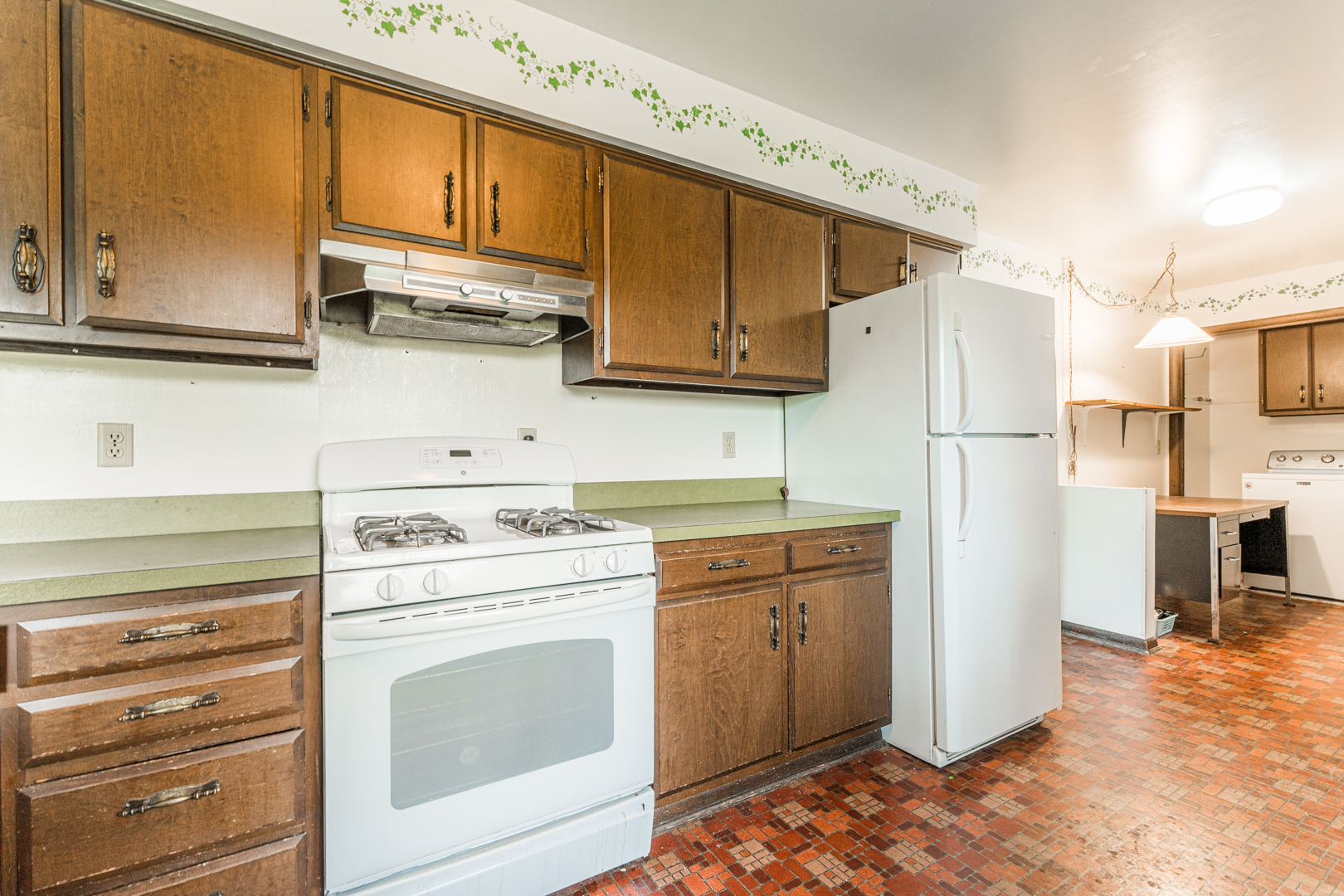 48W323 Keslinger Road Maple Park, IL 60151 - Photo 8 of 31 a kitchen with a stove a sink and a refrigerator