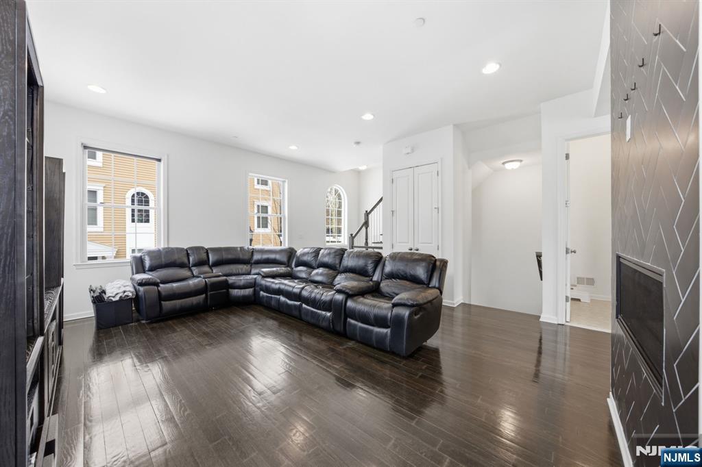 62 Roosevelt Drive Wood-Ridge, NJ 07075 - Photo 5 of 22