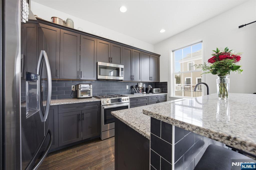 62 Roosevelt Drive Wood-Ridge, NJ 07075 - Photo 8 of 22