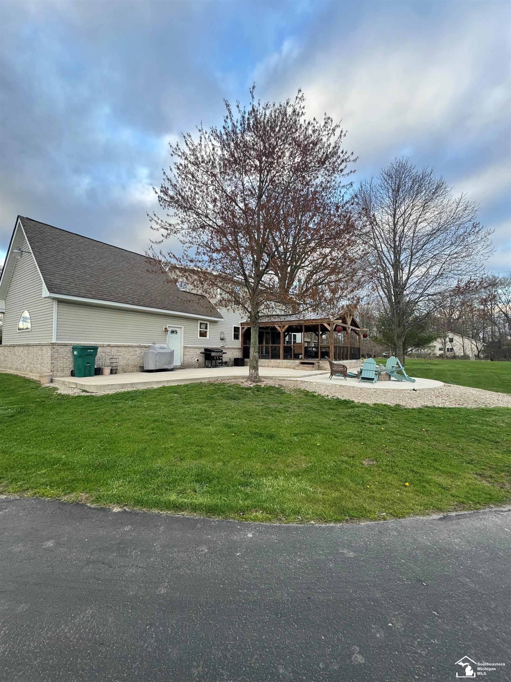 32461 West Road New Boston, MI 48164 - Photo 2 of 9