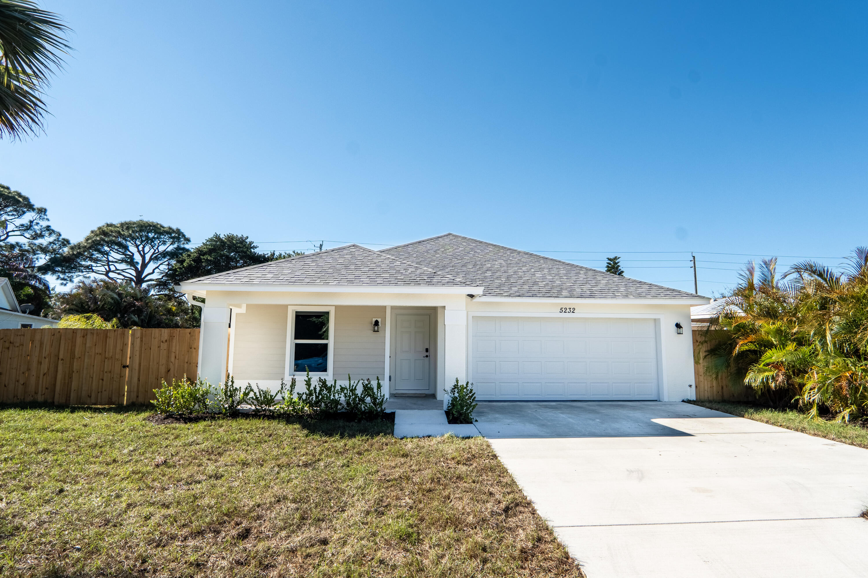 5232 Southeast 55th Terrace Stuart, FL 34997 - Photo 2 of 29 4JS00571-HDR