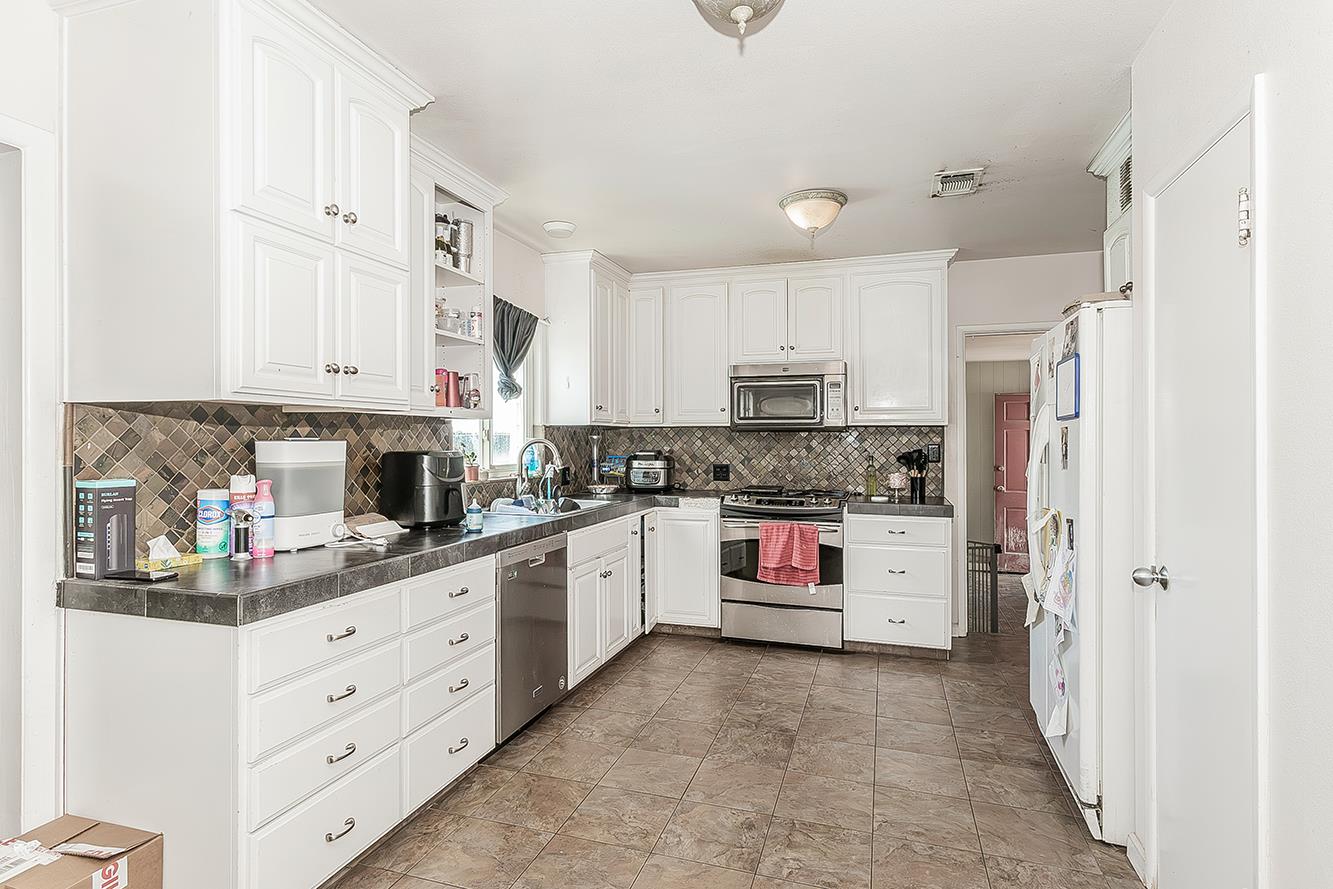 17209 East Floral Avenue Reedley, CA 93654 - Photo 6 of 48