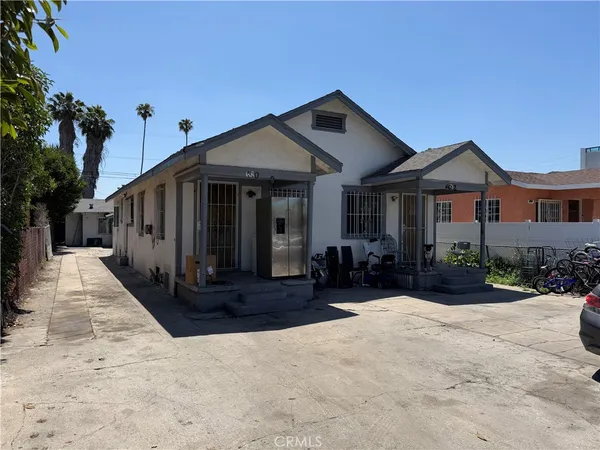 $699,000 | 678 West 61st Street, Unit 3, Los Angeles, CA 90044