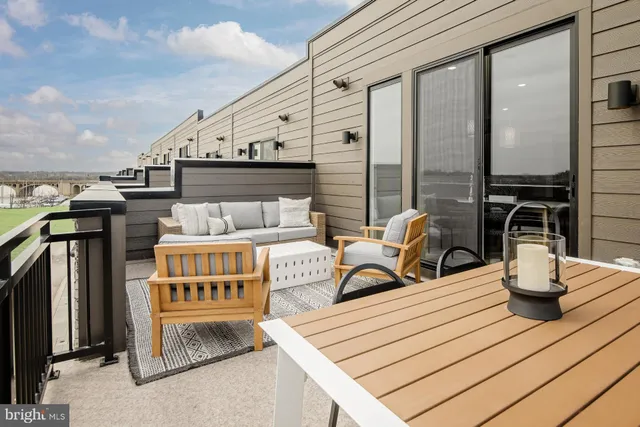 $699,920 | 224 Light Street, Baltimore, MD 21230