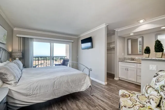 $3,950 | 6677 Paseo Del Norte, Unit B, Carlsbad, CA 92011