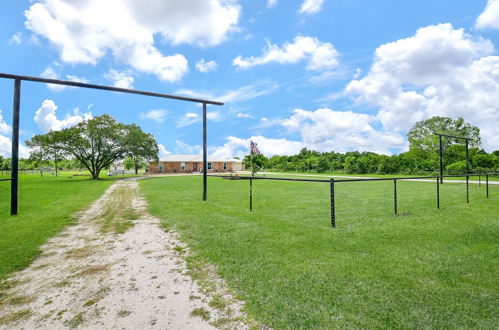 2500 County Road 62 Rosharon, TX 77583 - Photo 6 of 48 a view of a park with a large tree