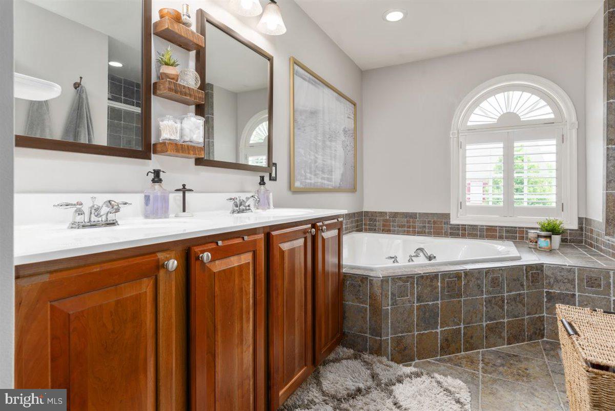 7813 Callington Way Hanover, MD 21076 - Photo 18 of 41 Primary bathroom with soaking tub.