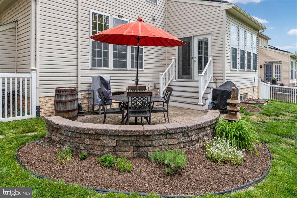 7813 Callington Way Hanover, MD 21076 - Photo 38 of 41 Sitting wall for extra space!