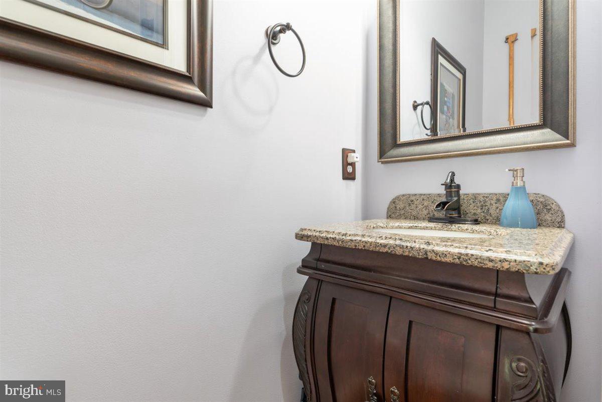 7813 Callington Way Hanover, MD 21076 - Photo 5 of 41 Main level powder room.