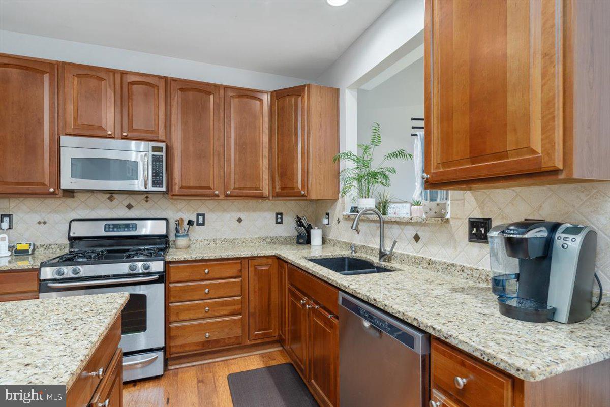 7813 Callington Way Hanover, MD 21076 - Photo 9 of 41 Granite countertops and hardood floors.