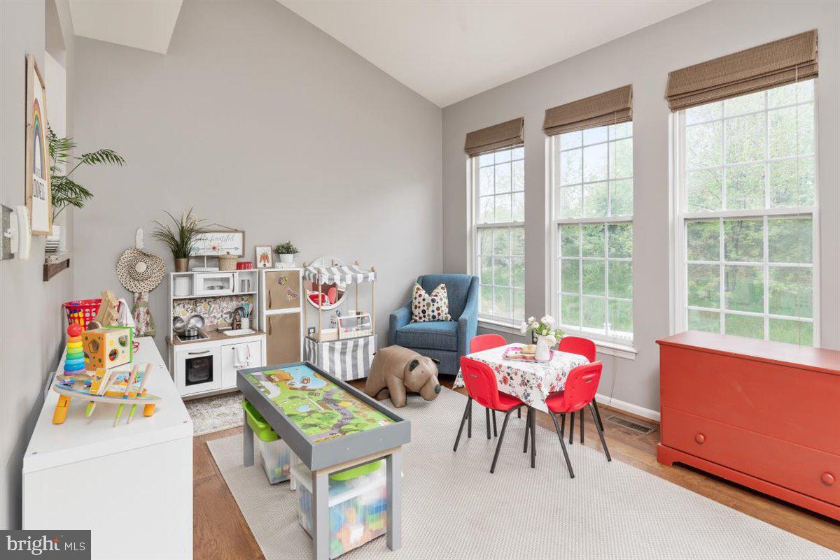 7813 Callington Way Hanover, MD 21076 - Photo 10 of 41 Sunny morning room!
