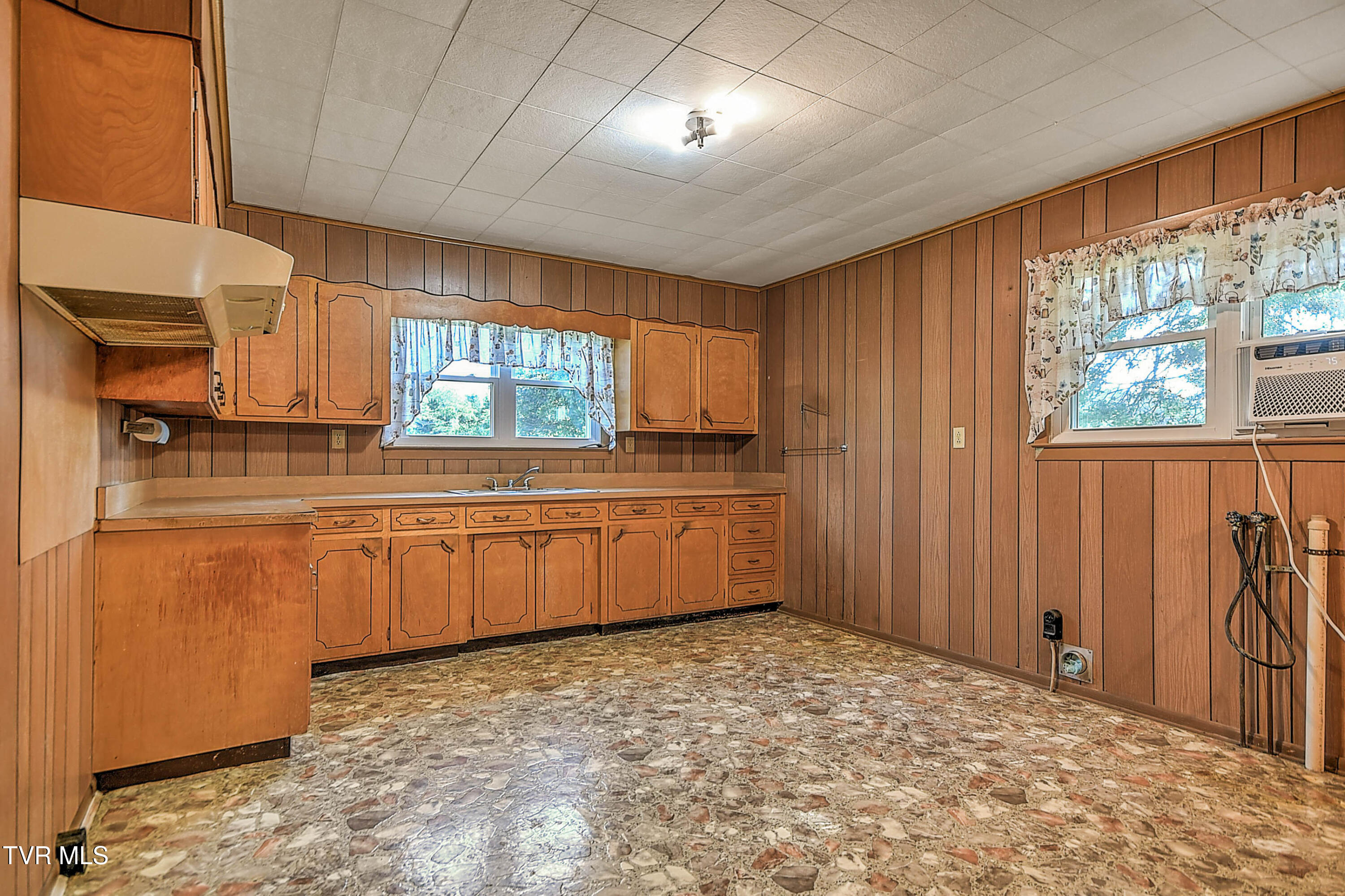 805 Dixie Road Greeneville, TN 37743 - Photo 23 of 63 805 Dixie JK-9