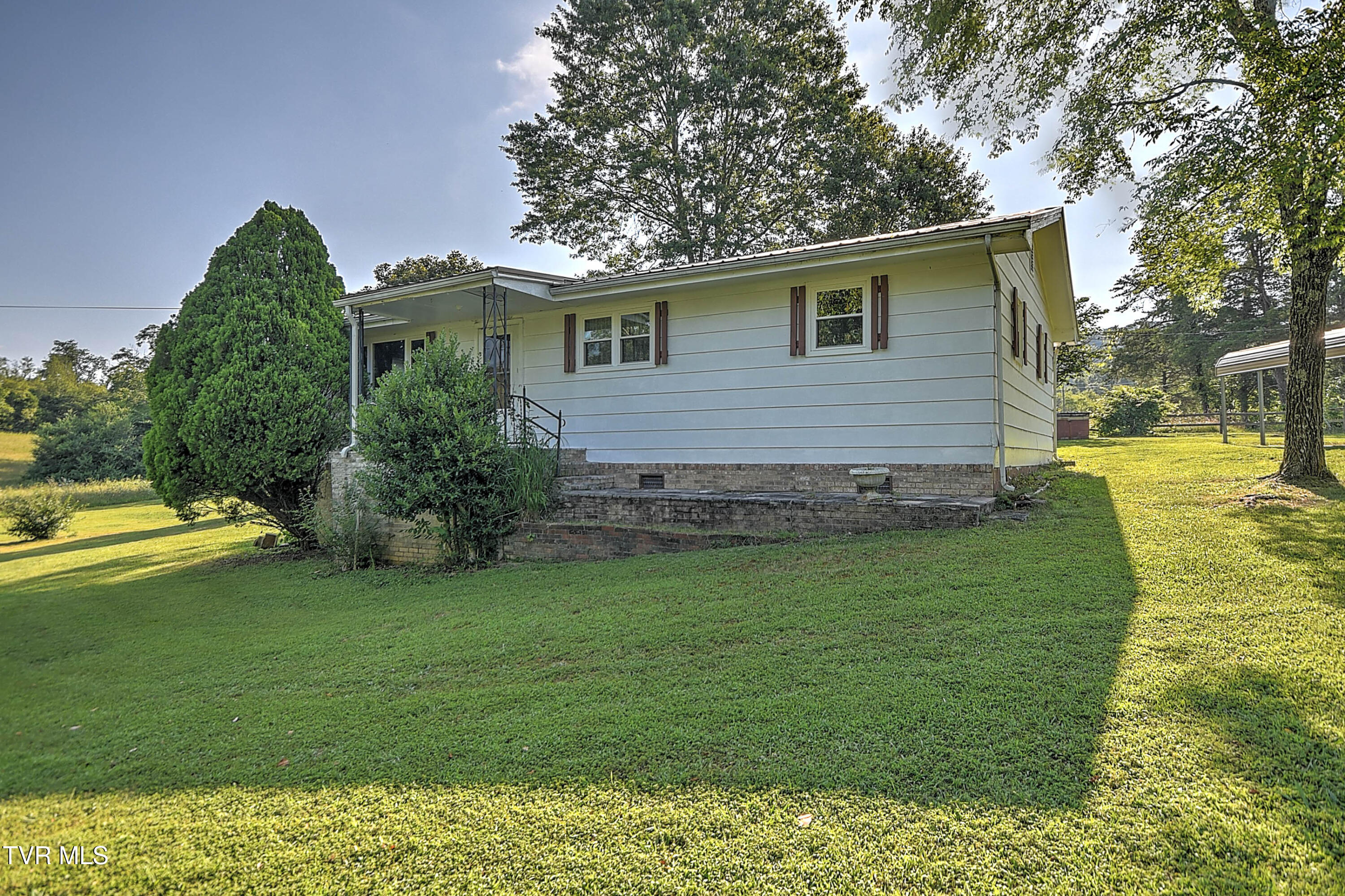 805 Dixie Road Greeneville, TN 37743 - Photo 3 of 63 805 Dixie JK