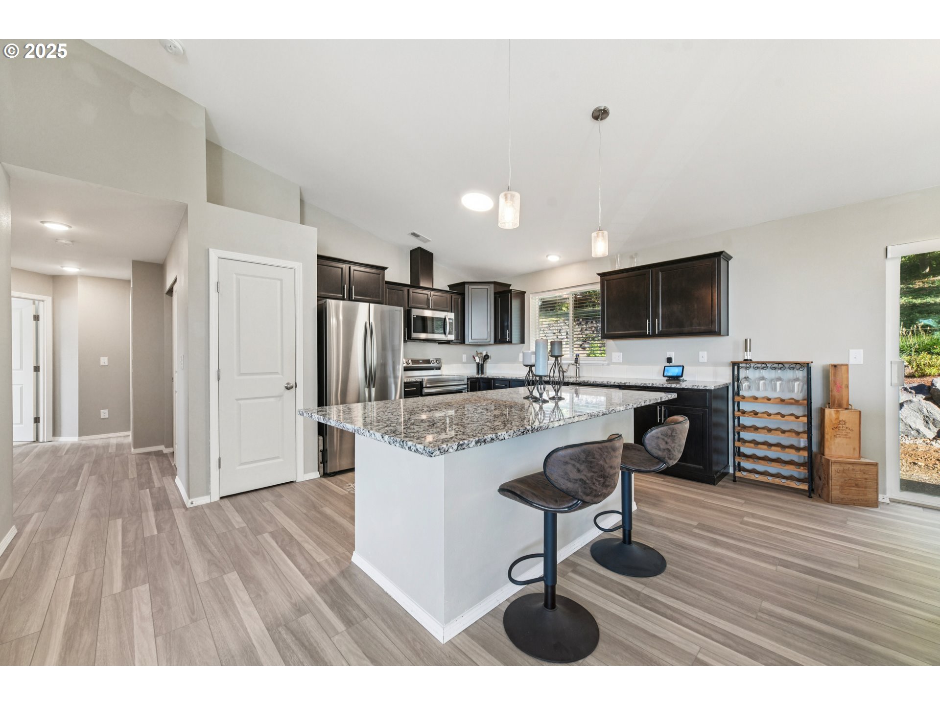 9 Curtis Lane Longview, WA 98632 - Photo 12 of 37 a open kitchen with stainless steel appliances kitchen island granite countertop a refrigerator and cabinets
