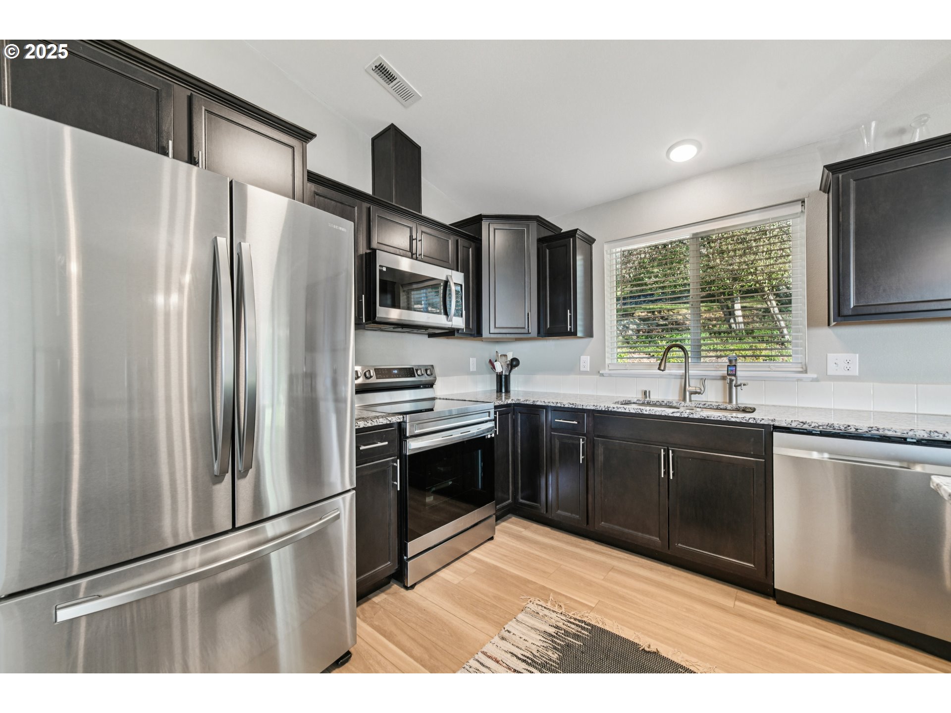 9 Curtis Lane Longview, WA 98632 - Photo 14 of 37 a kitchen with stainless steel appliances granite countertop a refrigerator stove microwave and sink