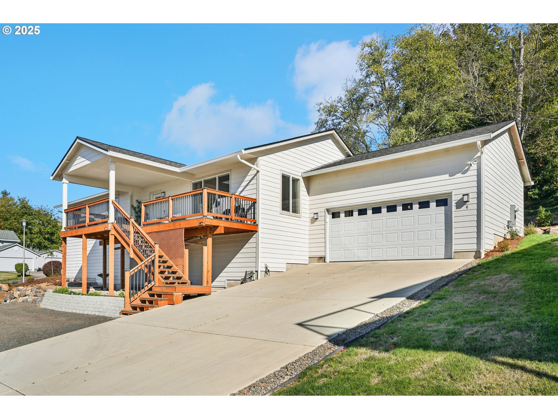 9 Curtis Lane Longview, WA 98632 - Photo 2 of 37 a view of a house with a yard