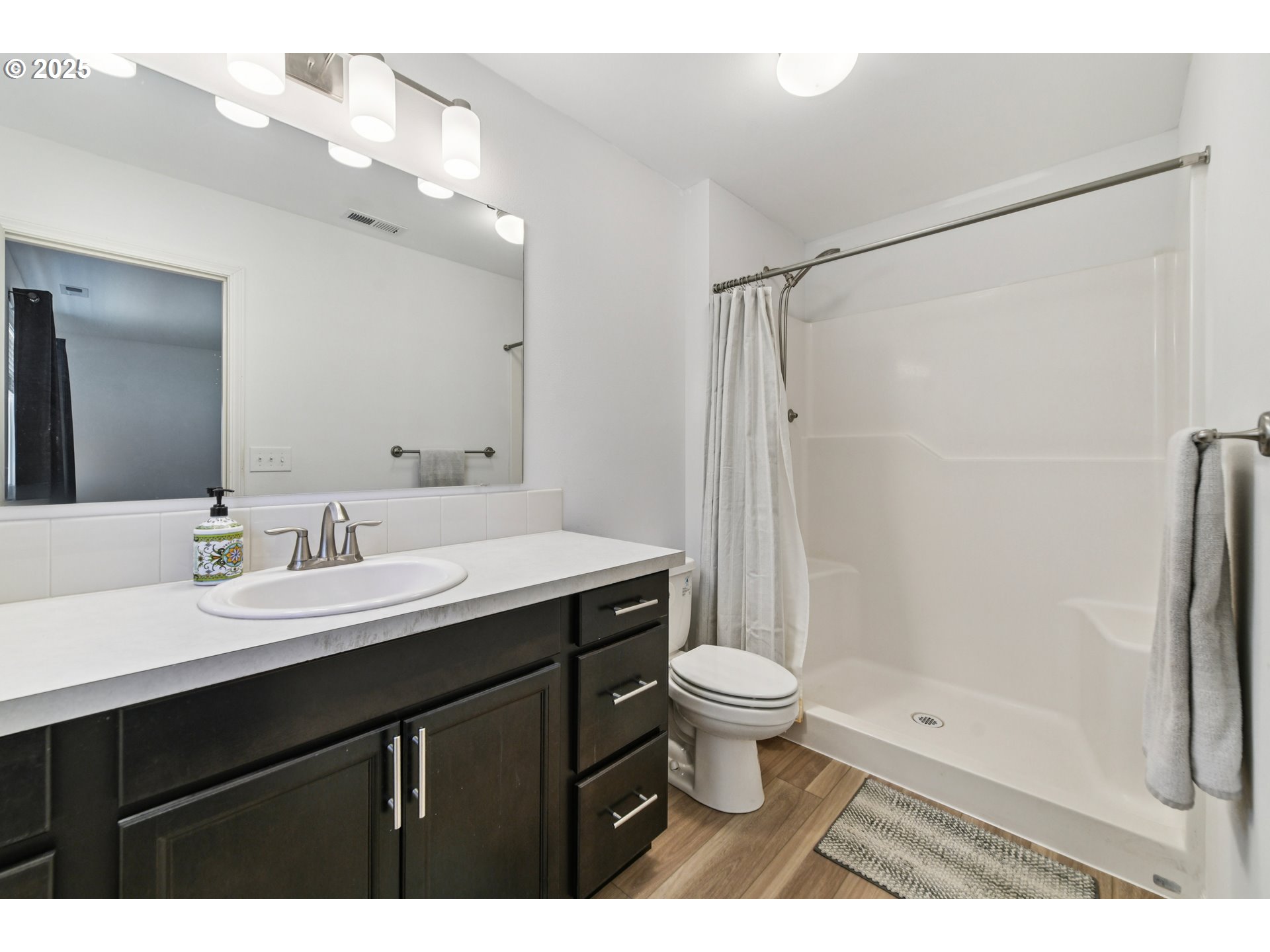 9 Curtis Lane Longview, WA 98632 - Photo 25 of 37 a bathroom with a sink a toilet a mirror and shower