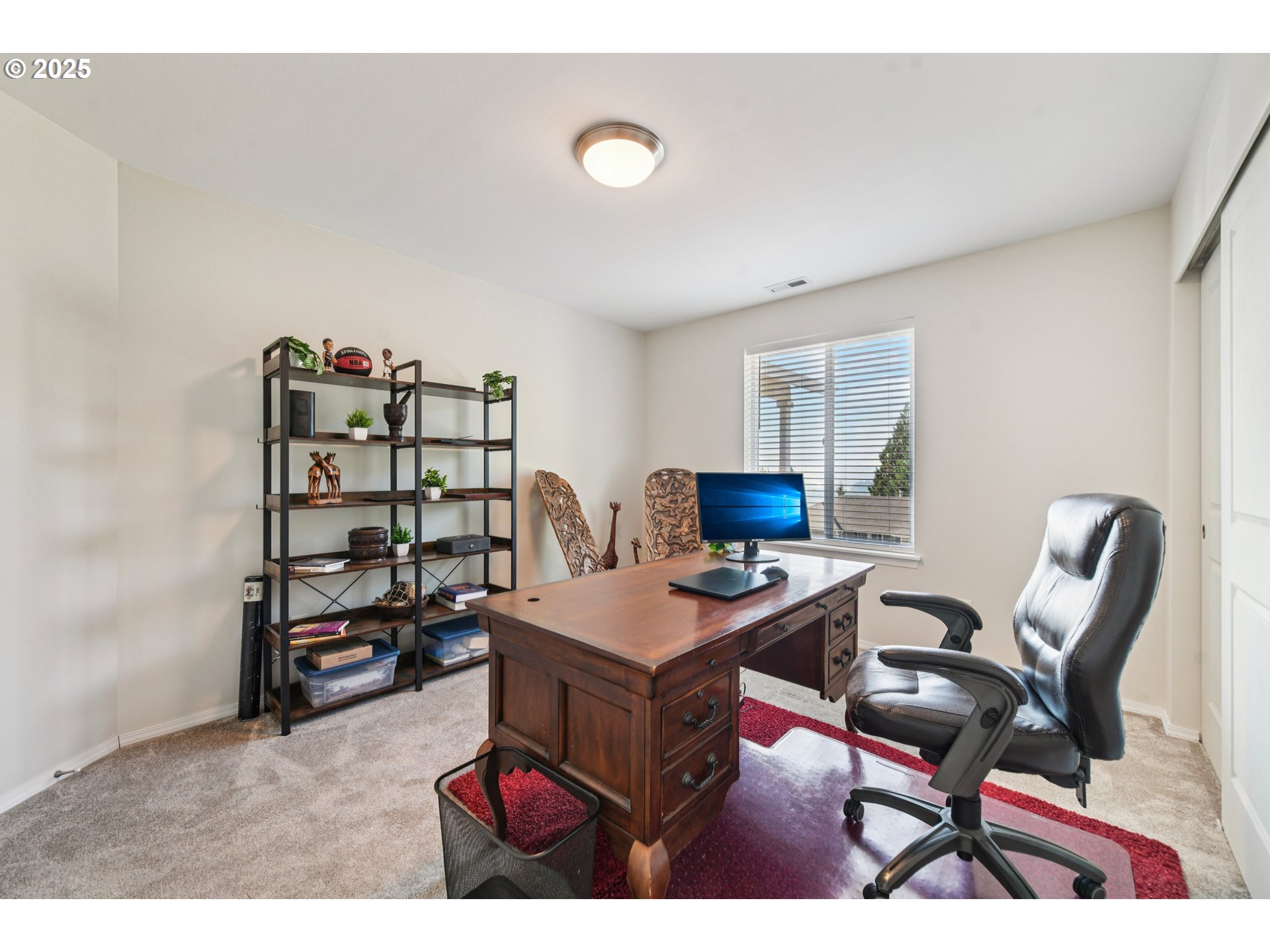 9 Curtis Lane Longview, WA 98632 - Photo 26 of 37 a view of a workspace with furniture