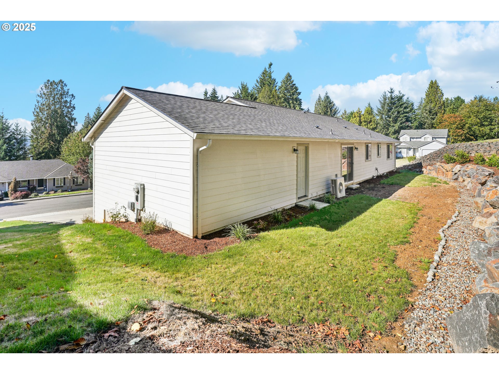 9 Curtis Lane Longview, WA 98632 - Photo 29 of 37 a view of backyard of house