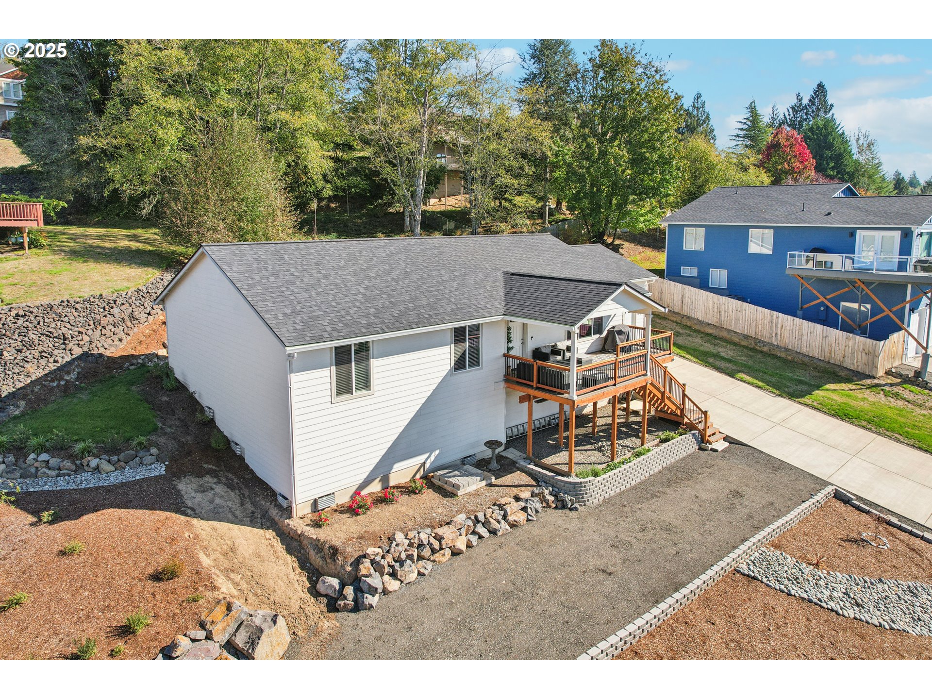 9 Curtis Lane Longview, WA 98632 - Photo 32 of 37 an aerial view of a house
