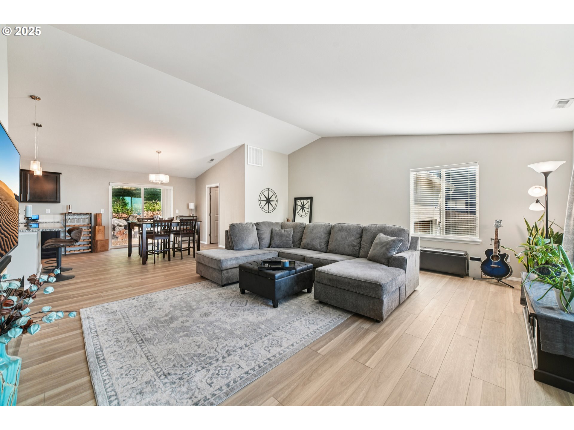 9 Curtis Lane Longview, WA 98632 - Photo 7 of 37 a living room with furniture and wooden floor