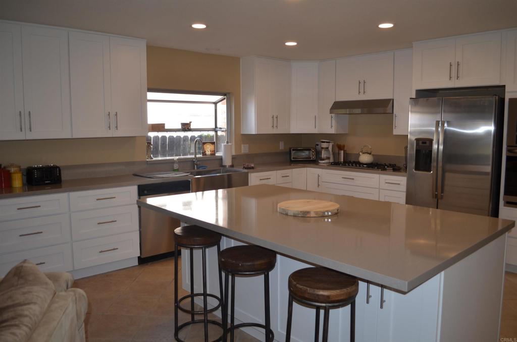 128 Roper Court Encinitas, CA 92024 - Photo 8 of 46 Gallery Image 8