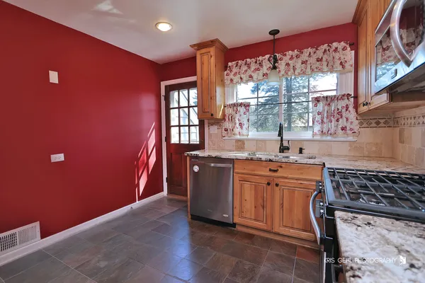 $3,000 | 275 Harding Street, Grayslake, IL 60030