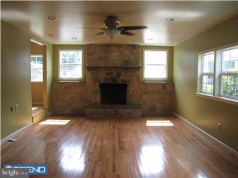 2145 Dutton Mill Road Aston, PA 19014 - Photo 3 of 12 Family Room