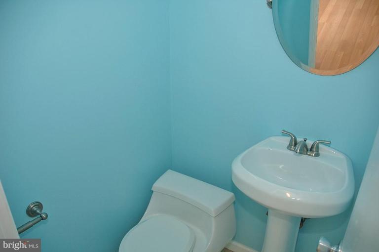 1801 Post Oak Trail Reston, VA 20191 - Photo 14 of 22 Half Bath 2